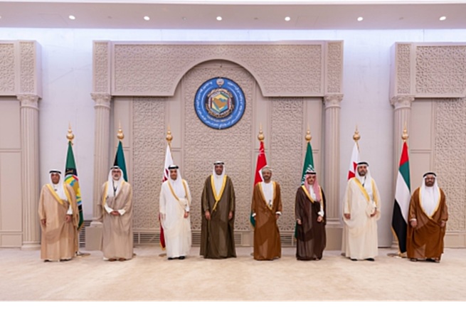 الخليج يؤكد دعمه لمجلس القيادة اليمني ويشيد بالجهود السعودية والعُمانية لإحياء العملية السياسية 