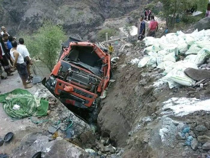 49 وفاة و351 إصابة في حوادث مرورية بالمناطق المحررة خلال يونيو الماضي
