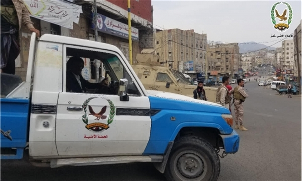 شرطة تعز توجه بمنع بيع الألعاب النارية والمفرقعات