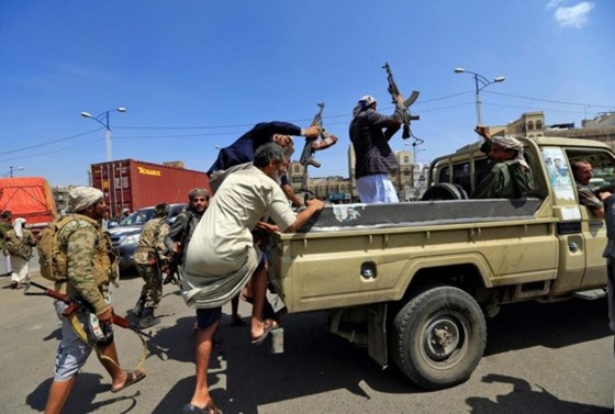 بينهم المحافظ والعدد يصل إلى 41 شخصًا.. ميليشيا الحوثي توسّع حملات الاختطاف في محافظة إب - [أسماء]