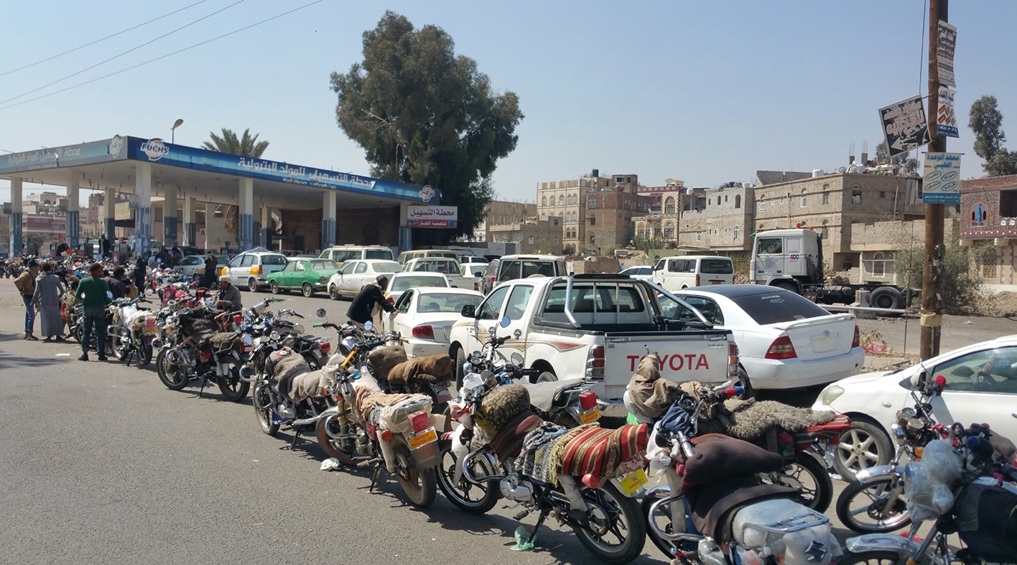 أزمة وقود خانقة في صنعاء تعيد إنعاش السوق السوداء والأسعار تقفز إلى مستويات قياسية