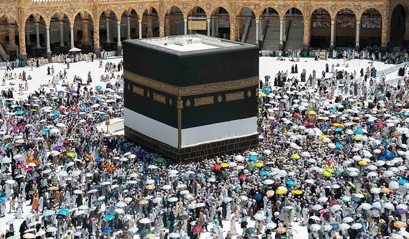 حجاج ذوي الشهداء والمصابين من القوات اليمنية ودول التحالف يتمّون مناسك الحج بطواف الوداع