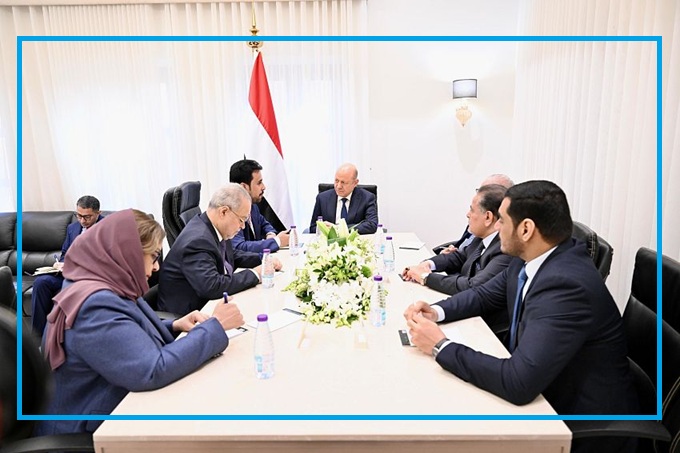 الرئيس العليمي يجدد التأكيد على انفاذ قرار عودة جميع مؤسسات الدولة للعمل من الداخل