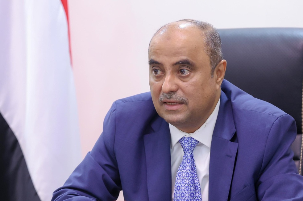 رئيس الحكومة اليمنية يوجّه بصرف مستحقات الطلاب المبتعثين للربعين الأول والثاني من 2024