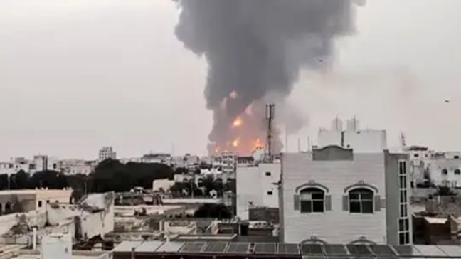 أول رد حوثي على استهداف اسرائيل ميناء الحديدة 