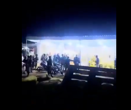 بالفيديو.. الحوثيون يقتحمون وكالات بيع الثوم في صنعاء