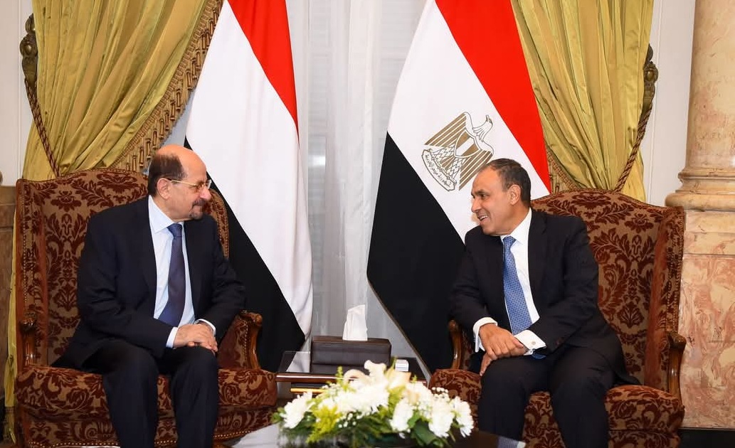 وزير الخارجية اليمني يبحث مع نظيره المصري التطورات في المنطقة