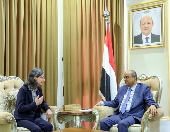 رئيس الوزراء اليمني يبحث مع السفيرة الفرنسية دعم خطط التعافي الاقتصادي وتعزيز الشراكة الثنائية