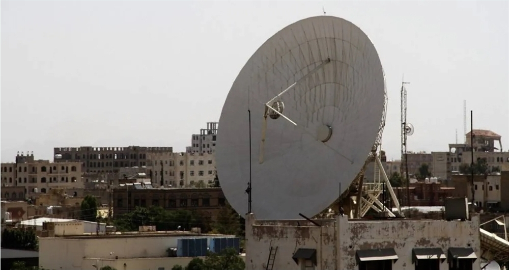 الحوثيون يداهمون منازل ومحال في صنعاء لملاحقة مستخدمي "ستارلينك" ويعتقلون العشرات