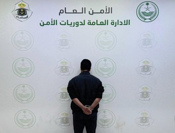 السعودية.. يمني في قبضة الشرطة بسبب تحرشه بفتاة - [فيديو]