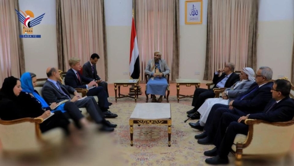 مليشيا الحوثي تلوّح بقطع التواصل مع المبعوث الأممي متهمة إياه بـ"الانحياز" في ملف البحر الأحمر