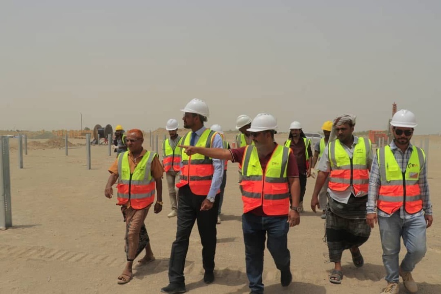 القديمي يعلن إنجاز أكثر من نصف مشروع كهرباء الخوخة ويشيد بالدعم الإماراتي 