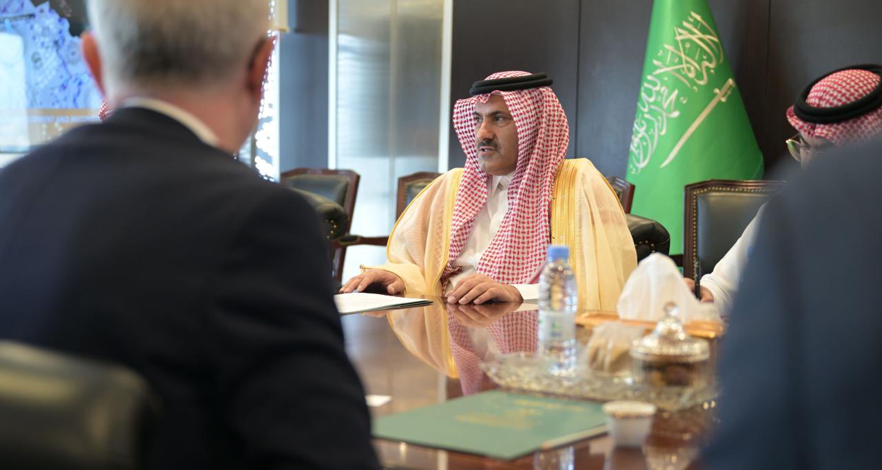 السفير آل جابر يبحث التعاون التنموي في اليمن مع الوكالة النرويجية للتعاون الإنمائي