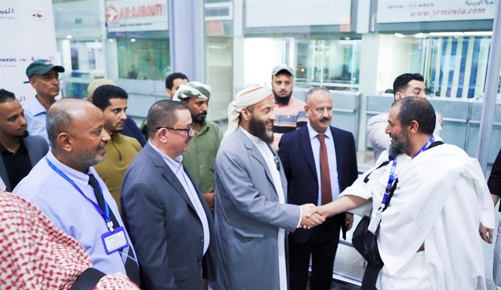 انطلاق أولى رحلات الحجاج اليمنيين من مطار عدن: بداية موسم حج 1446هـ