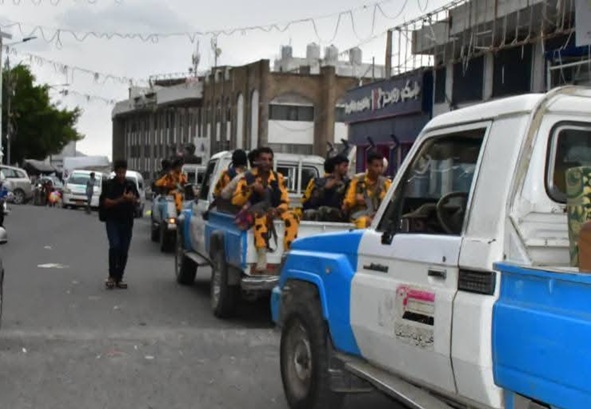 شرطة تعز تطلق حملة أمنية لضبط السلاح المنفلت داخل الأحياء السكنية