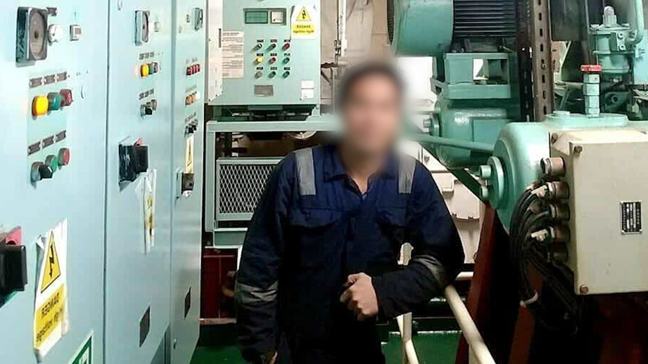 بحّار فلبيني من إيلويلو ينجو من هجوم الحوثيين على سفينة شحن في البحر الأحمر
