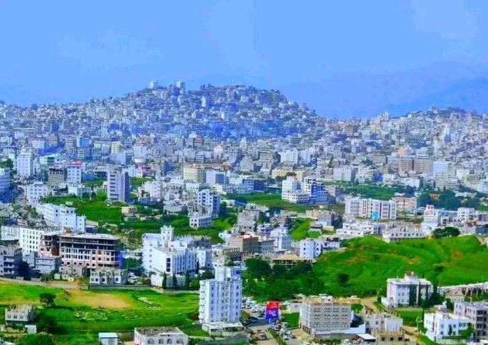 مأساة معلم منسي.. العثور على جثمان تربوي بعد أيام من وفاته جوعًا في منزله بإب