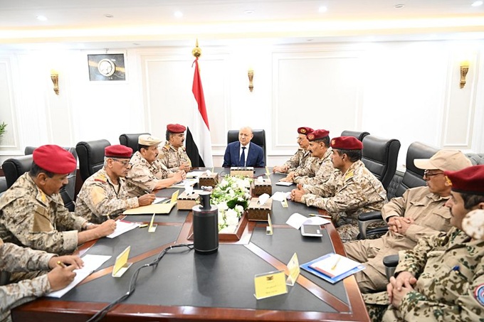 اجتماع عسكري رفيع يوجه تحذيرا ودعوة هامة إلى الحوثيين 