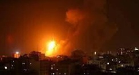 انفجارات ورعب وارتجاج في البيوت.. غارات أمريكية عنيفة بقاذفة بي-2 على صنعاء - [المواقع المستهدفة + فيديو]