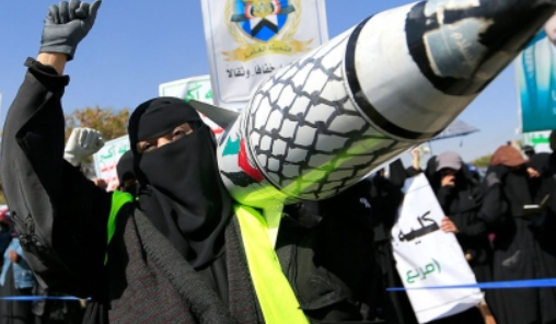 الجيش الخفي في عباءة نسوية: الزينبيات... سلاح الحوثيين السري لقمع اليمنيات