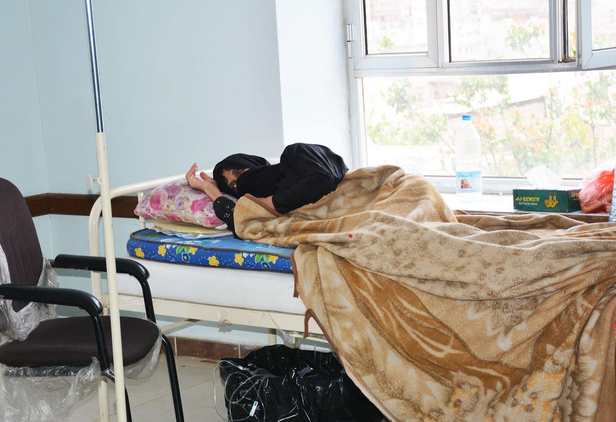 خلطة تسمين مجهولة تُدخل عروسًا العناية المركزة في إب.. وتحذيرات من منتجات التجميل غير المرخصة