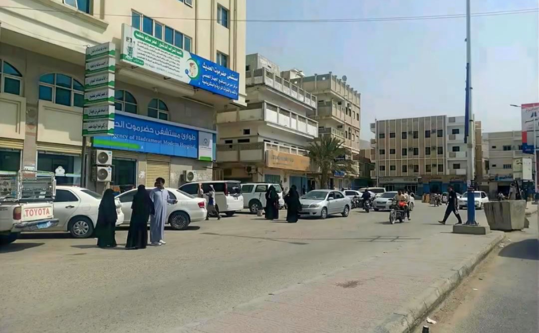 شلل في المكلا بسبب إضراب سائقي النقل العام وارتفاع أسعار الوقود