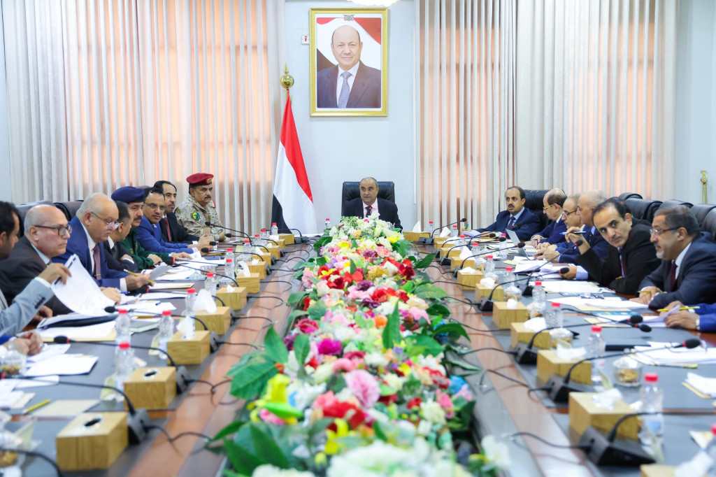 الحكومة تحذّر من ”العملات الحوثية المزوّرة“ وتطالب بدعم عاجل لتفادي الانهيار الاقتصادي