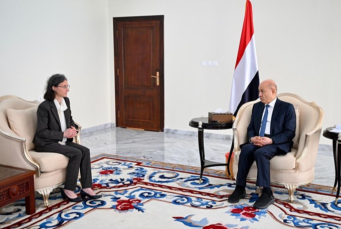 الرئيس العليمي: الممرات المائية ستظل بؤرة توتر طالما استمرت سيطرة الحوثيين على مناطق مشاطئة لها