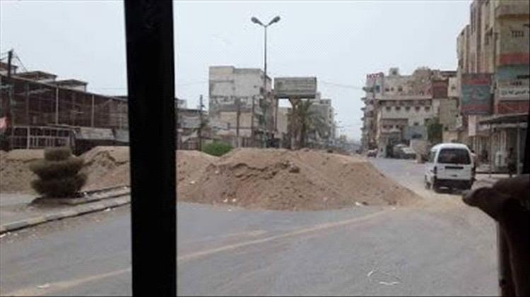 تقرير: سفينتان تجاريتان تعرضتا لملاحقة من طائرات مسيّرة في البحر الأحمر