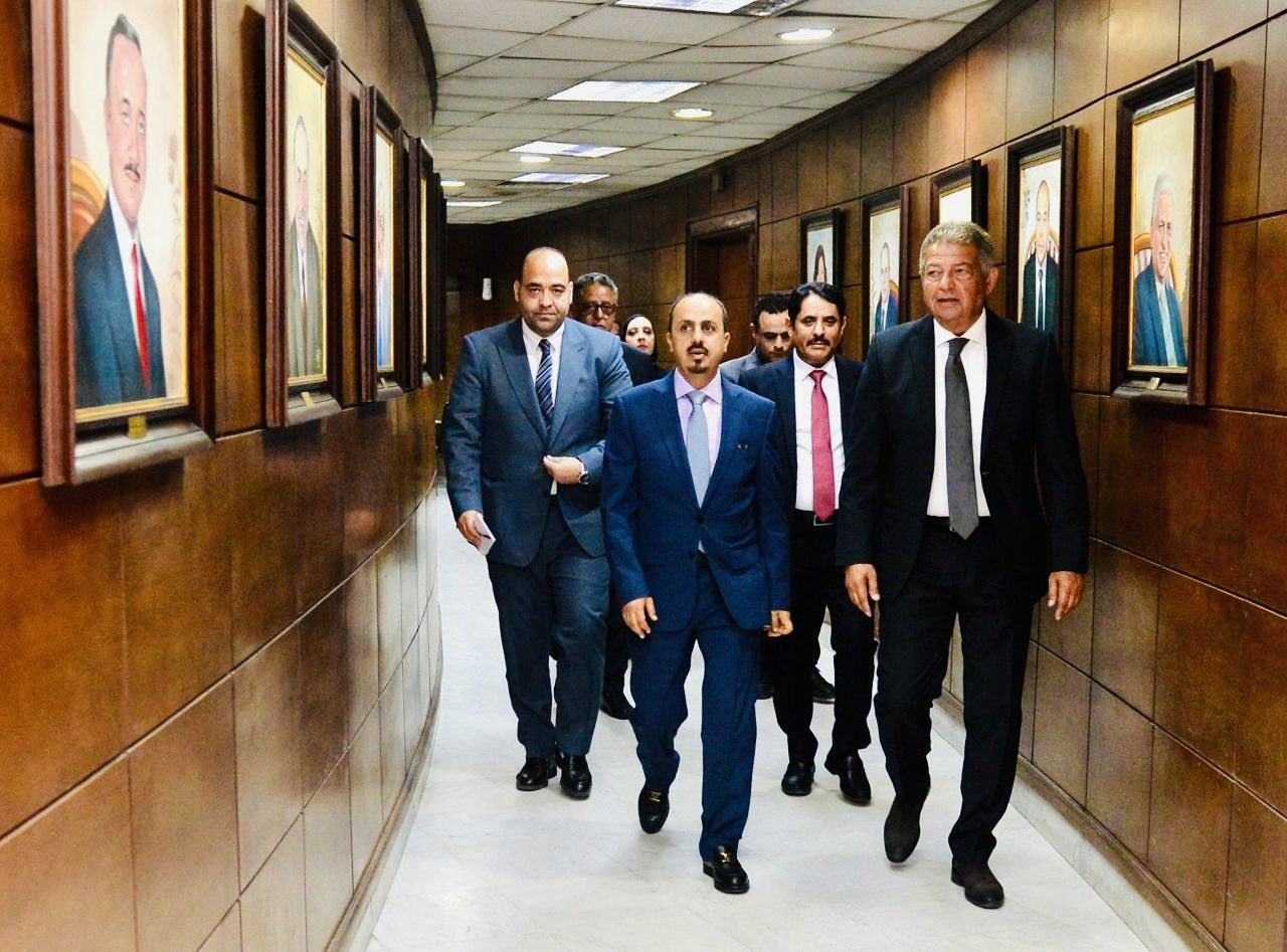 وزير الإعلام اليمني يبحث في القاهرة التعاون الإعلامي لمواجهة التضليل الحوثي