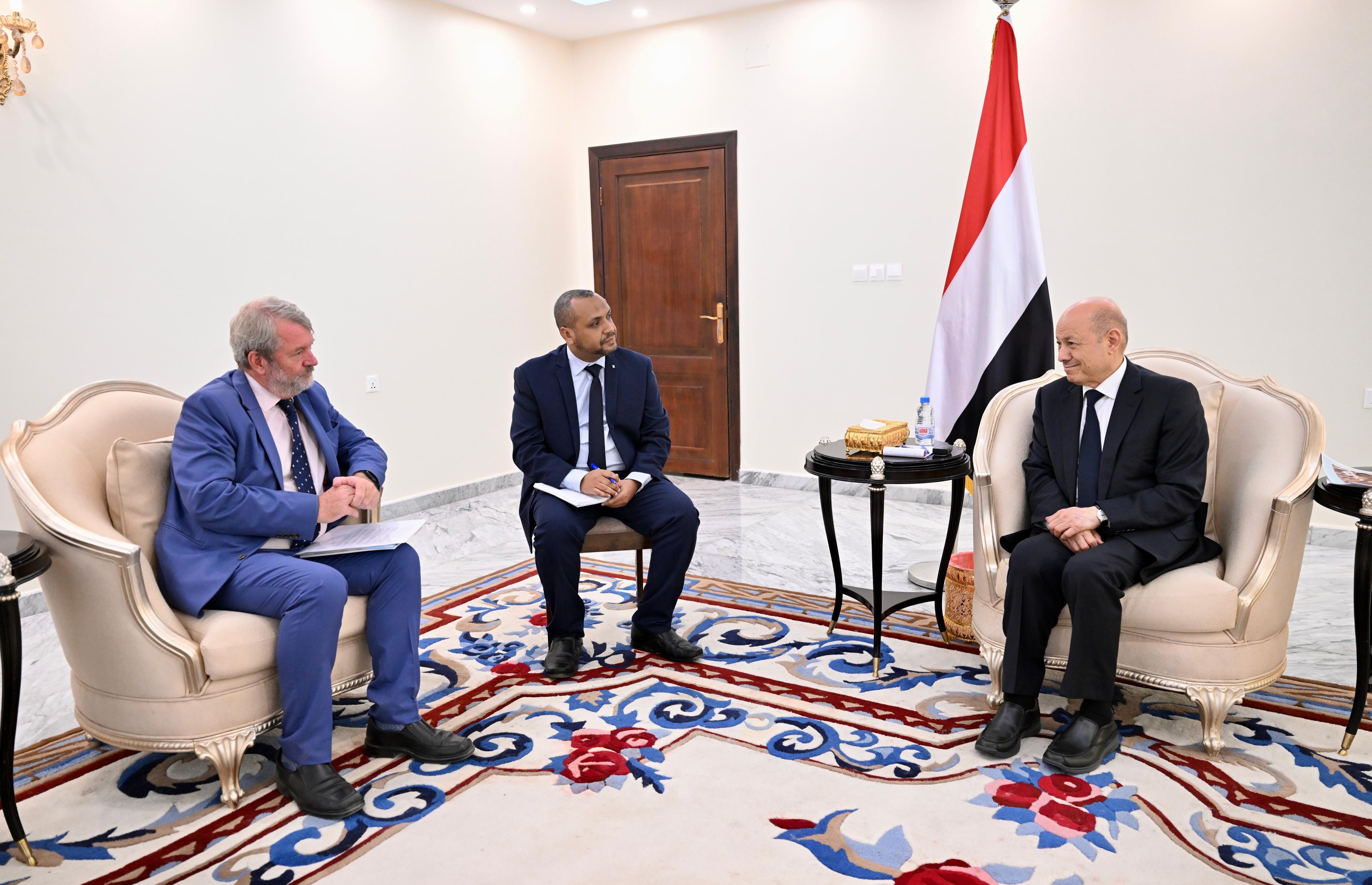 العليمي يشيد بتدخلات "يونيسف" في اليمن ويؤكد أهمية دعم تعز في مواجهة أزمة المياه