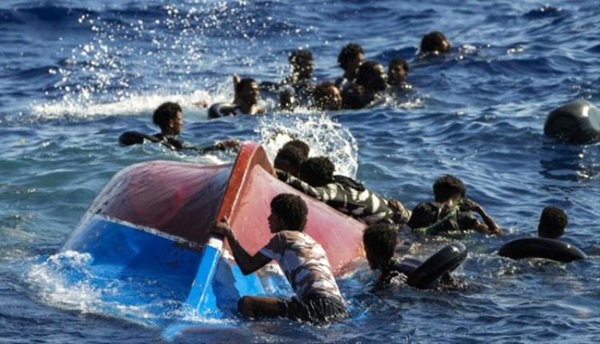 مصرع 12 مهاجرًا إفريقيًا وفقدان آخرين في غرق قارب قبالة سواحل تعز