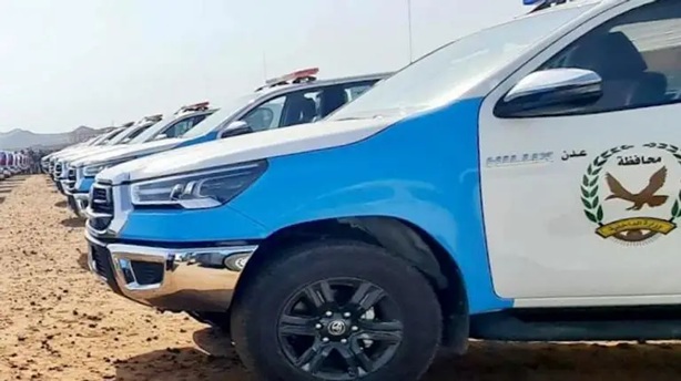 عدن.. القبض على شاب اعتدى إلى آخر بآلة حادة عقب مشادة بينهما