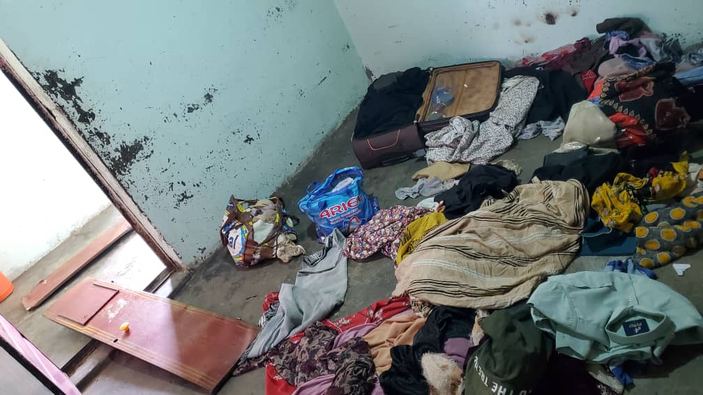فجر الرعب في ماوية بتعز.. الحوثيون يقتحمون منزلًا ويختطفون أبناءه ويعتدون على نسائه
