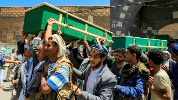 الحوثيون يقرون بمصرع 4 من قياداتهم بينم ضباط برتب رفيعة