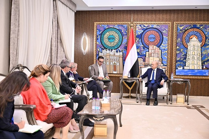 الرئيس العليمي لـ مسؤول أوروبي: حريصون على التنسيق مع كافة القوى العالمية لحماية الممرات المائية
