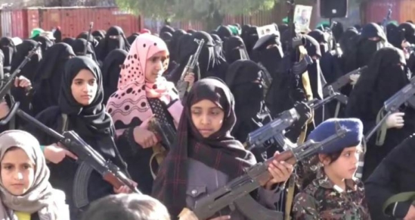 الحوثيون يستهدفون الفتيات في صنعاء من خلال مراكز صيفية لتجنيدهن في تشكيلات عسكرية نسائية