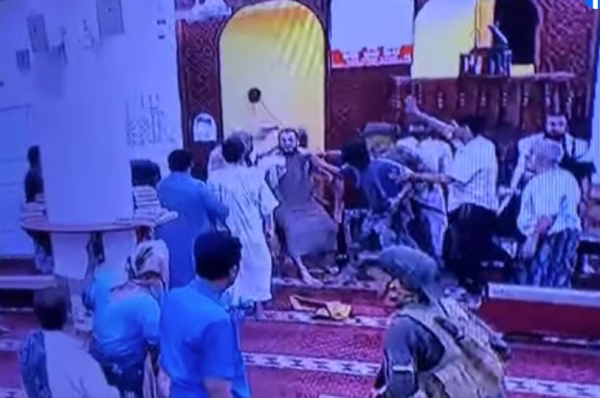 قوات الانتقالي تداهم مسجدًا في عدن وتختطف إمامه خلال صلاة الفجر