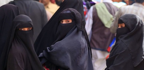 شبكة حقوقية: تجنيد 57 فتاة في صنعاء من أجل هذا الأمر الخطير