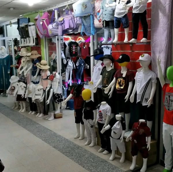 ارتفاع جنوني في أسعار الملابس بتعز قبل عيد الأضحى يحرم الأطفال فرحة العيد