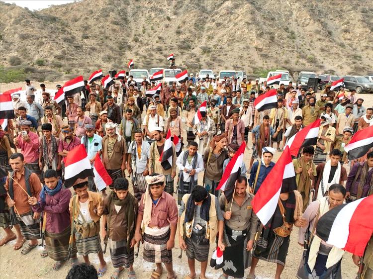 رفع أعلام اليمن الواحد..مجلس المقاومة الشعبية في إقليم عدن يعلن الجاهزية الكاملة لاستكمال تحرير اليمن وإنهاء انقلاب الحوثيين