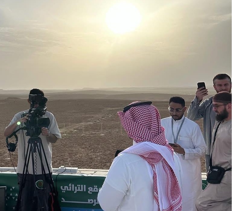 بدء عملية رصد هلال شوال من مرصد تمير في السعودية