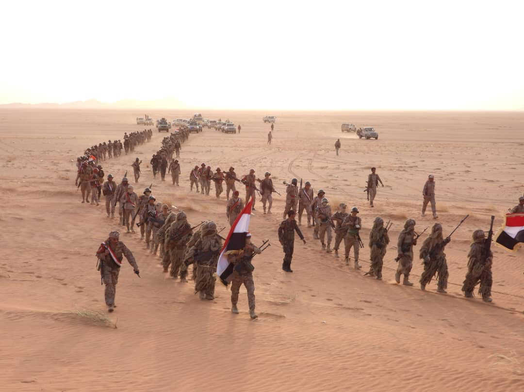 الجيش اليمني ينفذ مسيرًا عسكريًا راجلًا في محافظة الجوف