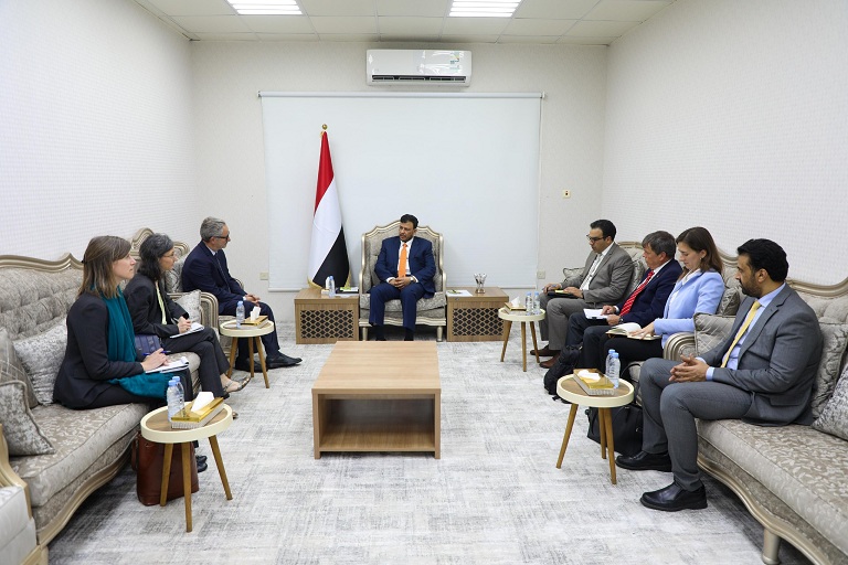 الرئاسة اليمنية تدعو لشراكة استراتيجية مع الاتحاد الأوروبي لردع إرهاب الحوثيين