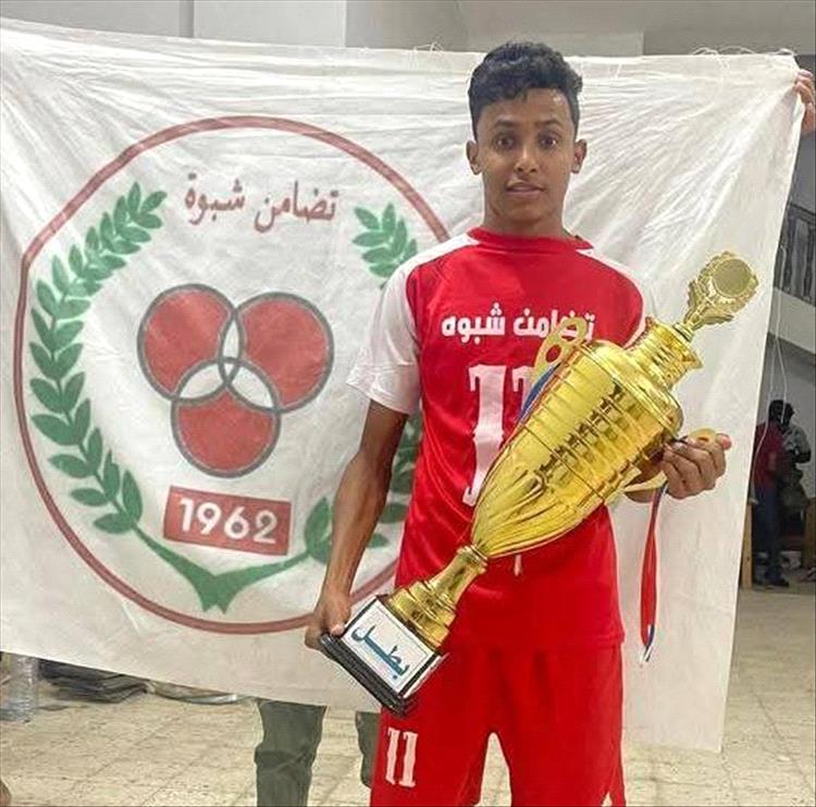 وفاة صادمة في الملعب.. لاعب يسقط أثناء التمرين ويلفظ أنفاسه الأخيرة شرق اليمن